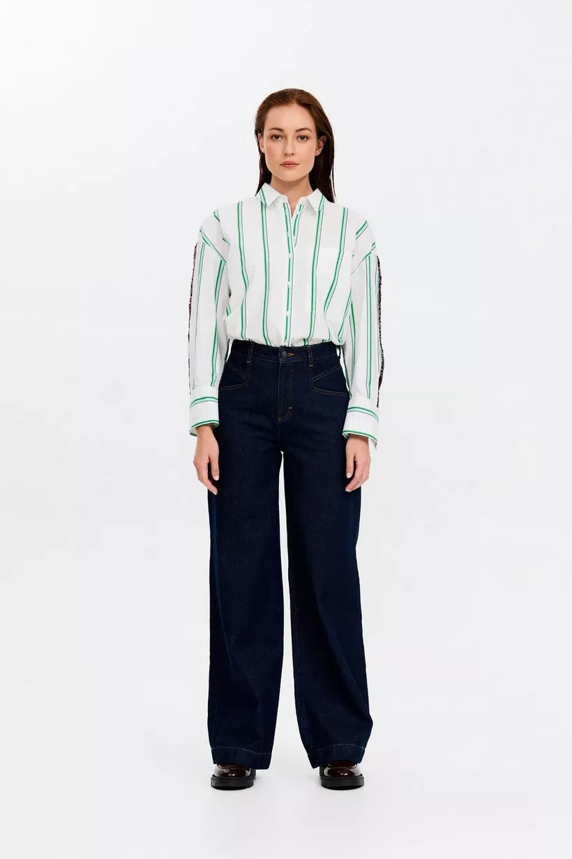 Standing - Blouse